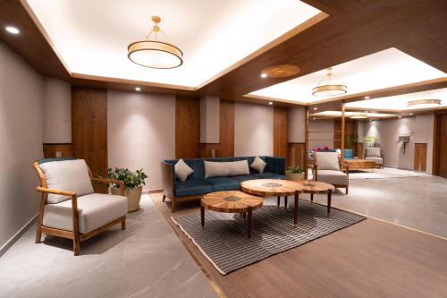 Lobby, Snow Valley Heights in Shimla Lobby, Snow Valley Heights in Shimla