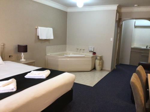 Heritage Motor Inn Goulburn in Goulburn Heritage Motor Inn Goulburn in Goulburn