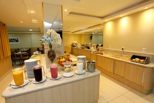 Food and beverages, Elegance Praia Hotel in Flamengo Food and beverages, Elegance Praia Hotel in Flamengo