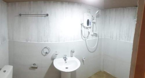 Bathroom, 1-Bed studio apartment in Kabankalan Philippines in Kabankalan Bathroom, 1-Bed studio apartment in Kabankalan Philippines in Kabankalan