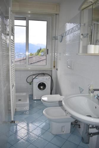Bathroom, Bright Apartment in Campione D'Italia Bathroom, Bright Apartment in Campione D'Italia