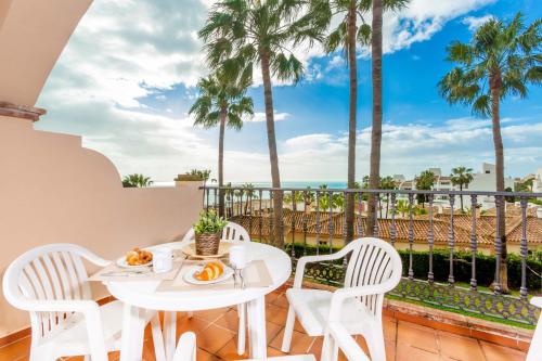 מרפסת, Ramada Residences by Wyndham Costa del Sol in מיג'אס מרפסת, Ramada Residences by Wyndham Costa del Sol in מיג'אס
