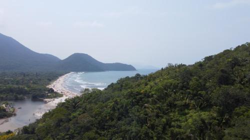 Пляж, Sintonia Surf Hostel e Bar in Убатуба Пляж, Sintonia Surf Hostel e Bar in Убатуба