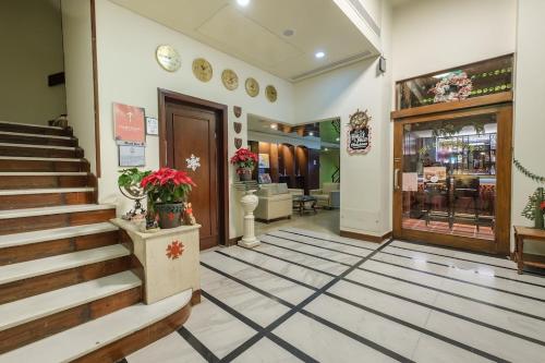 Lobby, The Mayflower Hotel in Beirute Lobby, The Mayflower Hotel in Beirute