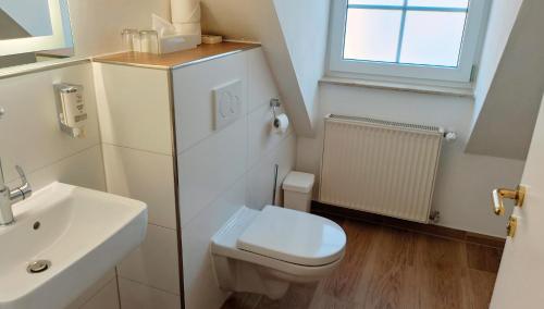 Bathroom, Hotel Speeter in Weisenheim am Berg Bathroom, Hotel Speeter in Weisenheim am Berg