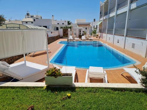 Swimming pool, Hostal S'Algaret in Menorca Swimming pool, Hostal S'Algaret in Menorca
