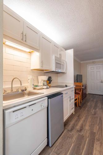 Kitchen, Club Destin Condos in Destin City Center Kitchen, Club Destin Condos in Destin City Center