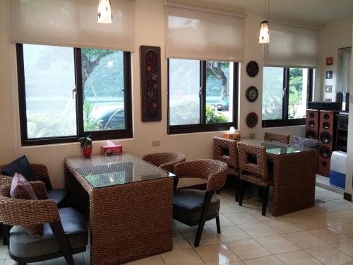 Restaurant, Lakeside House B & B near Mukumugi Valley Restaurant, Lakeside House B & B near Mukumugi Valley