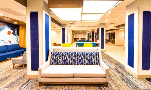 Lobby, Holiday Inn Express And Suites Harrisonburg University Area By IHG in East Harrisonburg Lobby, Holiday Inn Express And Suites Harrisonburg University Area By IHG in East Harrisonburg