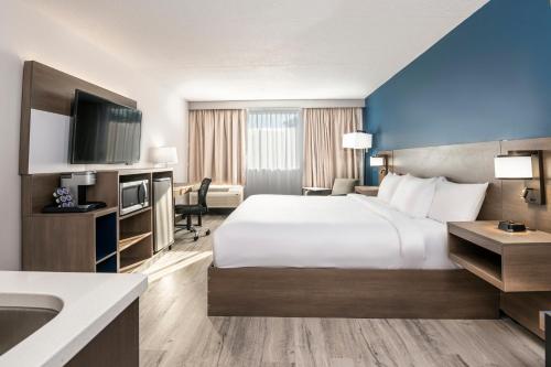 Comfort Suites Kingston Central in Kingston (ON) Comfort Suites Kingston Central in Kingston (ON)