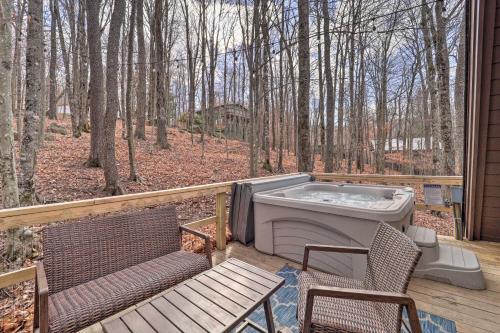 Private Hot Tub Cabin 1 Mi to Beech Mountain! in بانر الك Private Hot Tub Cabin 1 Mi to Beech Mountain! in بانر الك
