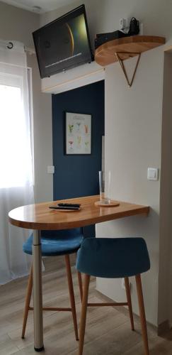 Agréable petite maison avec jardin et parking (Agreable petite maison avec jardin et parking) in Joigny Agréable petite maison avec jardin et parking (Agreable petite maison avec jardin et parking) in Joigny