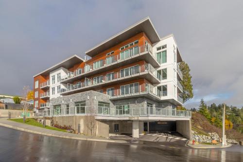 Exterior view, Coffee with a view, brand new one bedroom at Sooke Harbour in Sooke (BC) Exterior view, Coffee with a view, brand new one bedroom at Sooke Harbour in Sooke (BC)