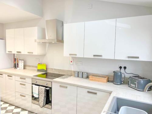 Comoditats, Arden House -Modern, Stylish 3-bed near Solihull, NEC, Resorts World, Airport,HS2 near Blakesley Hall Comoditats, Arden House -Modern, Stylish 3-bed near Solihull, NEC, Resorts World, Airport,HS2 near Blakesley Hall