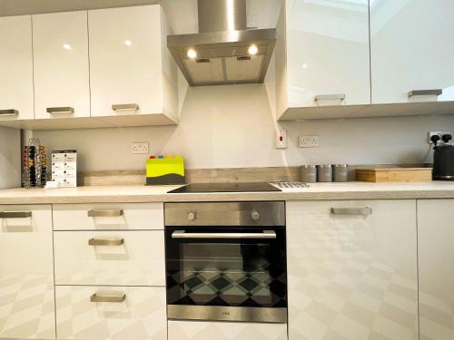 Arden House -Modern, Stylish 3-bed near Solihull, NEC, Resorts World, Airport,HS2 near Blakesley Hall Arden House -Modern, Stylish 3-bed near Solihull, NEC, Resorts World, Airport,HS2 near Blakesley Hall