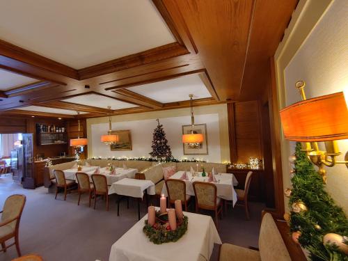 Étterem, Hotel Adler in Lichtenstein (Tubingen) Étterem, Hotel Adler in Lichtenstein (Tubingen)