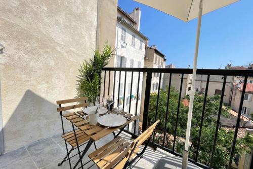 Balcony/terrace, Les Temps Heureux Petite Terrasse Clim-Netflix in District 05 Balcony/terrace, Les Temps Heureux Petite Terrasse Clim-Netflix in District 05