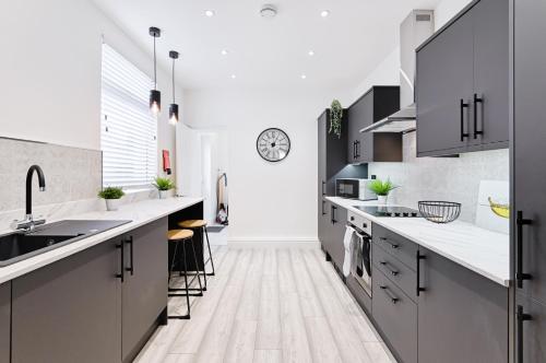 keuken, 3 Baths - Off Road Parking - Garden - 4 Bed Home in Morriston keuken, 3 Baths - Off Road Parking - Garden - 4 Bed Home in Morriston