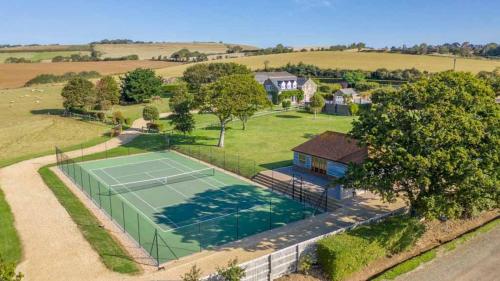 Exterior view, Rookley Farm Lodge - Pet friendly in Central Wight Exterior view, Rookley Farm Lodge - Pet friendly in Central Wight