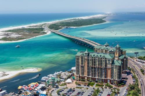 Emerald Grande in Destin Beachfront Emerald Grande in Destin Beachfront