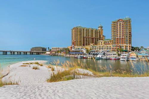 Emerald Grande in Destin Beachfront Emerald Grande in Destin Beachfront