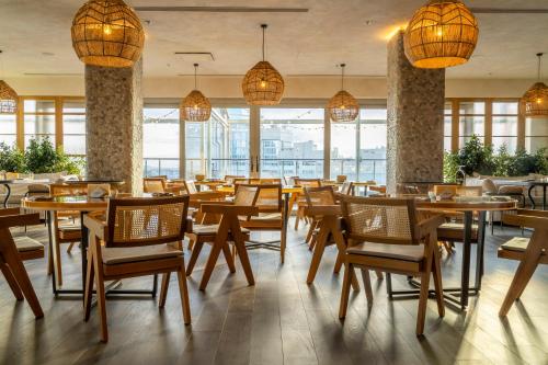 Restaurant, Voronezh Marriott in Voronezh Restaurant, Voronezh Marriott in Voronezh