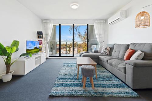 Guestroom, Executive and Spacious Apartment with Balcony in Sunshine Guestroom, Executive and Spacious Apartment with Balcony in Sunshine