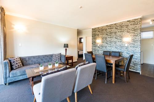 Suncourt Hotel & Conference Centre in Taupo Suncourt Hotel & Conference Centre in Taupo