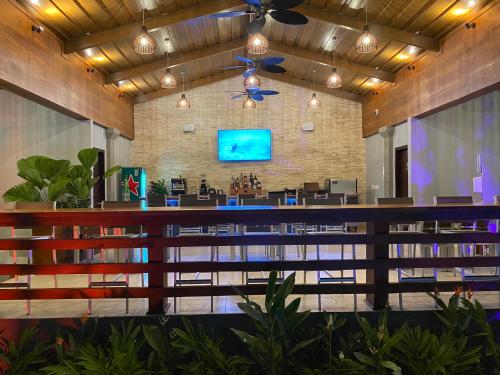 Μπυραρία/Σαλόνι, Hotel Naoz in Quepos Μπυραρία/Σαλόνι, Hotel Naoz in Quepos