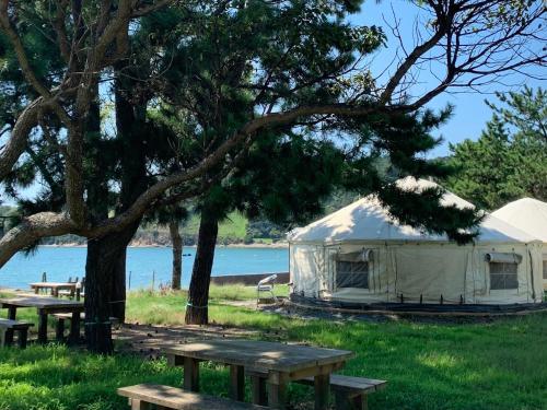 Pemandangan luar, 直島町ふるさと海の家 つつじ荘 -SeaSide Park Stay Tsutsujiso- (直島町ふるさと海の家 つつじ荘 -SeaSide Park Stay Tsutsujiso-) in Naoshima Pemandangan luar, 直島町ふるさと海の家 つつじ荘 -SeaSide Park Stay Tsutsujiso- (直島町ふるさと海の家 つつじ荘 -SeaSide Park Stay Tsutsujiso-) in Naoshima