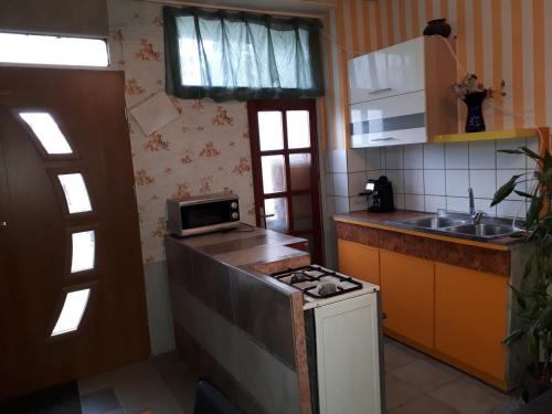 Kitchen, Sarkany Lak in Torokbalint Kitchen, Sarkany Lak in Torokbalint