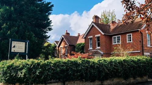 Buitenkant, Pickwicks Guest House near Magdalen College Buitenkant, Pickwicks Guest House near Magdalen College