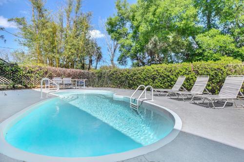 Pool House Rock - West Unit in Holiday (FL) Pool House Rock - West Unit in Holiday (FL)