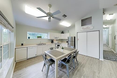 Pool House Rock - West Unit in Holiday (FL) Pool House Rock - West Unit in Holiday (FL)