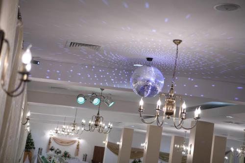 Salón de banquetes, Hotel Stara Fabryka in Malogoszcz Salón de banquetes, Hotel Stara Fabryka in Malogoszcz