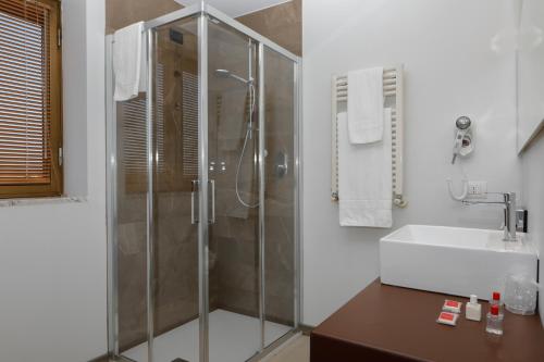 Bathroom, Hotel Lancaster in Turin Bathroom, Hotel Lancaster in Turin