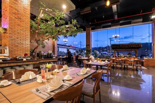レストラン, パークサイド ガヨ ペトロ ホテル タケンゴン (Parkside Gayo Petro Hotel - Takengon) in アチェ レストラン, パークサイド ガヨ ペトロ ホテル タケンゴン (Parkside Gayo Petro Hotel - Takengon) in アチェ
