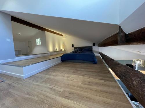 Nice Renting - LOFT - HEART of VIEIL ANTIBES - THE MARKET WITH SEA VIEW in Antibes Nice Renting - LOFT - HEART of VIEIL ANTIBES - THE MARKET WITH SEA VIEW in Antibes