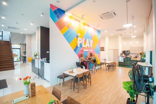 Restaurant, Play Poshtel & Cafe near Krabi Town Signal Restaurant, Play Poshtel & Cafe near Krabi Town Signal