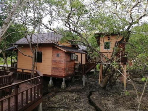 Api-api Eco Chalet in Kuala Teriang Api-api Eco Chalet in Kuala Teriang