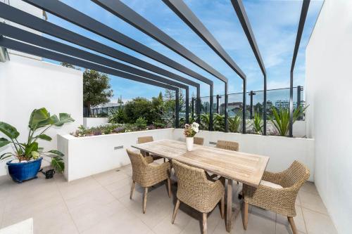 Iconic Kirra Beach Resort in Coolangatta Iconic Kirra Beach Resort in Coolangatta
