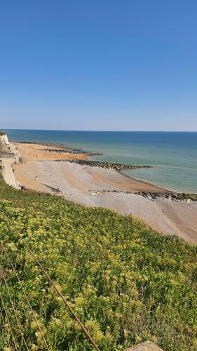 Strand, 3 Bed House, Stunning Views And Free Parking in Woodingdean Strand, 3 Bed House, Stunning Views And Free Parking in Woodingdean