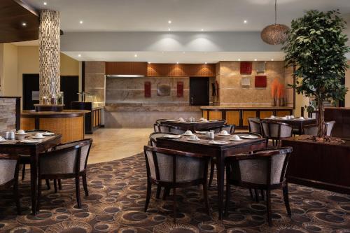 Restaurant, Premier Hotel O.R. Tambo in Johannesburg Restaurant, Premier Hotel O.R. Tambo in Johannesburg