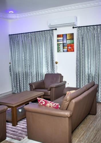 Yussals Luxury Apartment in Ngleshi Amanfro Yussals Luxury Apartment in Ngleshi Amanfro