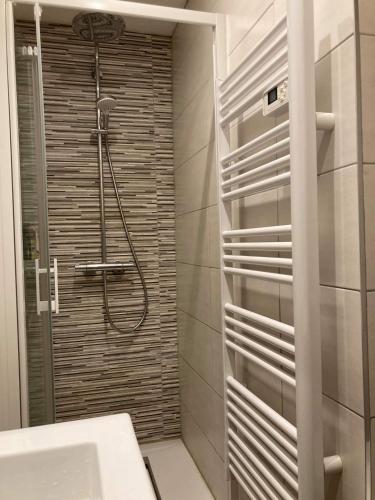 Kamar Mandi, MyHome - Génépis 36 - Super T4 8 pax skis aux pieds - Val Claret (MyHome - Genepis 36 - Super T4 8 pax skis aux pieds - Val Claret) in Tignes Kamar Mandi, MyHome - Génépis 36 - Super T4 8 pax skis aux pieds - Val Claret (MyHome - Genepis 36 - Super T4 8 pax skis aux pieds - Val Claret) in Tignes