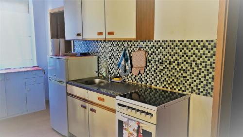 Kitchen, Spartan Oelsnitz am Hegebach for 6 with Netflix Self Check-in in Oelsnitz/Erzgeb. Kitchen, Spartan Oelsnitz am Hegebach for 6 with Netflix Self Check-in in Oelsnitz/Erzgeb.