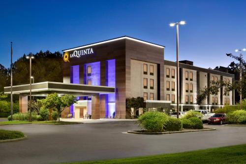 A szálláshely kívülről, La Quinta Inn & Suites by Wyndham Selma/Smithfield I-95 in Selma (Észak-Karolina) A szálláshely kívülről, La Quinta Inn & Suites by Wyndham Selma/Smithfield I-95 in Selma (Észak-Karolina)