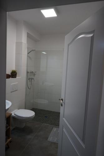 Bathroom, 2nd Home Appartements 23 in Nieder-Olm Bathroom, 2nd Home Appartements 23 in Nieder-Olm