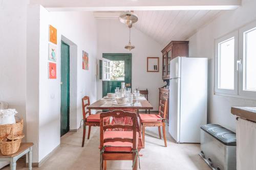 Cá Estamos ~ Hortacasa Portugal (Ca Estamos ~ Hortacasa Portugal) in ซานเตียโก โด คาเซม Cá Estamos ~ Hortacasa Portugal (Ca Estamos ~ Hortacasa Portugal) in ซานเตียโก โด คาเซม