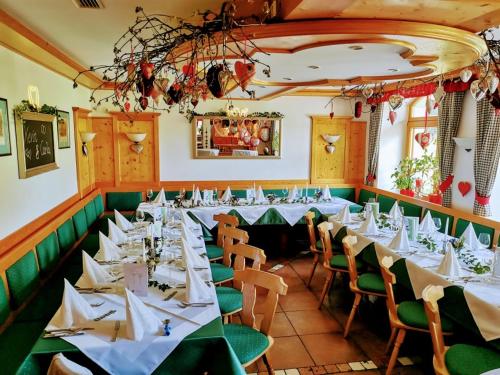 Hotel - Restaurant - Sonnblick in Heiligenblut Hotel - Restaurant - Sonnblick in Heiligenblut